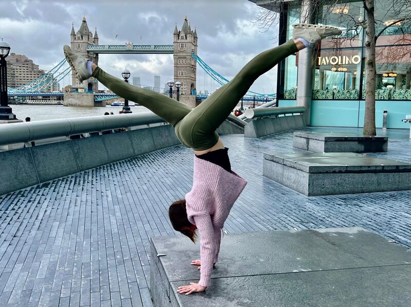 Laura Handstand